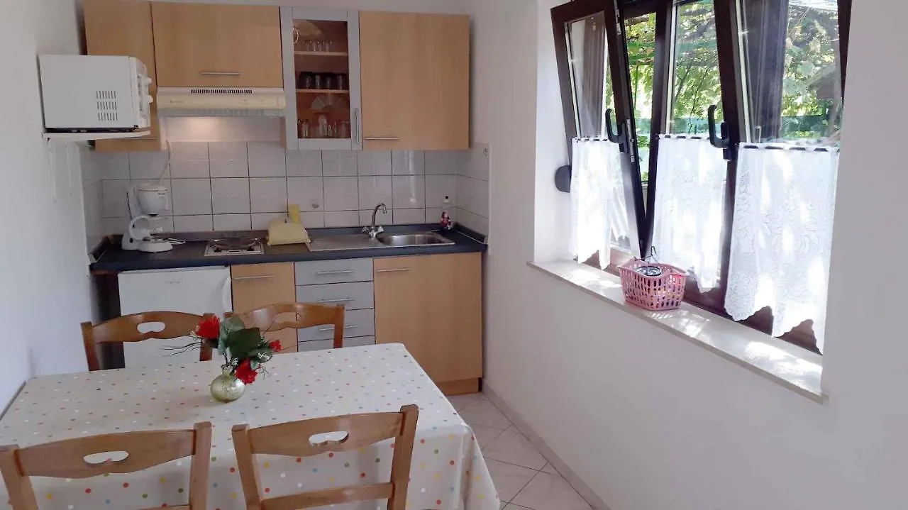 Apartment In Novi Vinodolski 35278