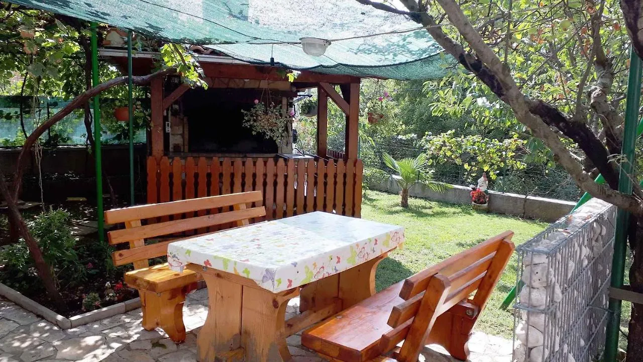 Apartment In Novi Vinodolski 35278